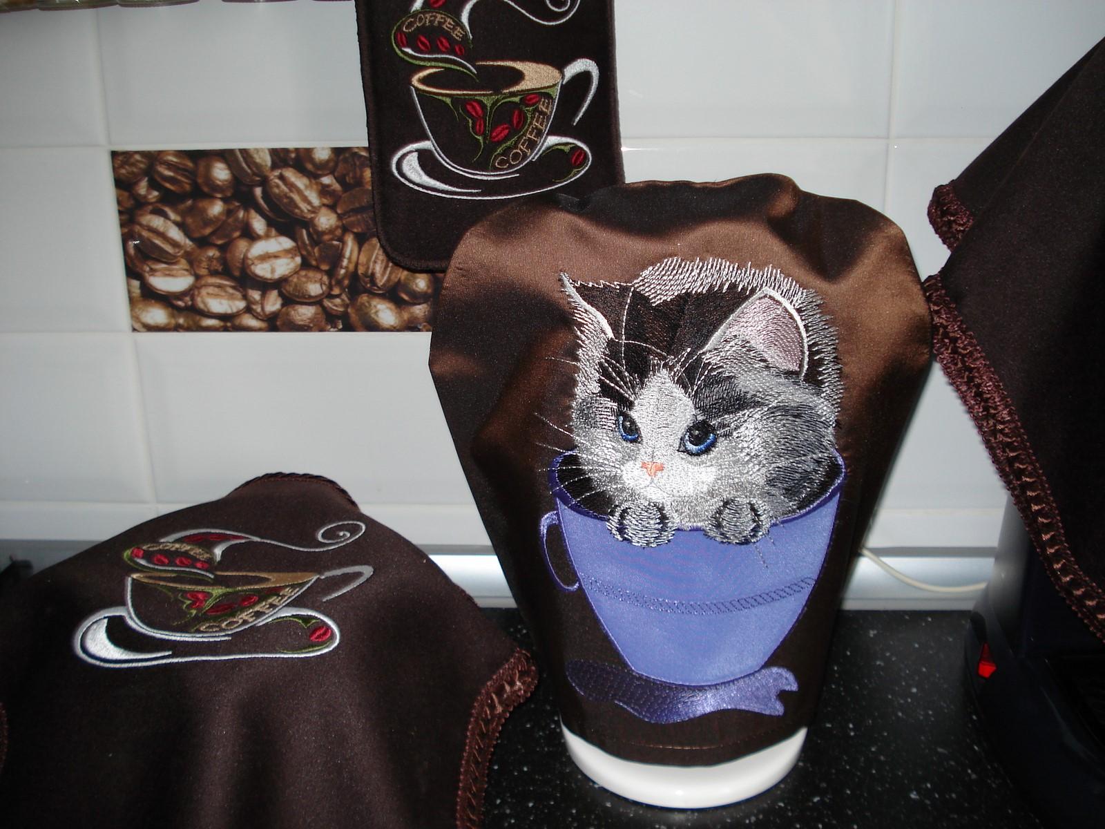 Kitten in cup free embroidery