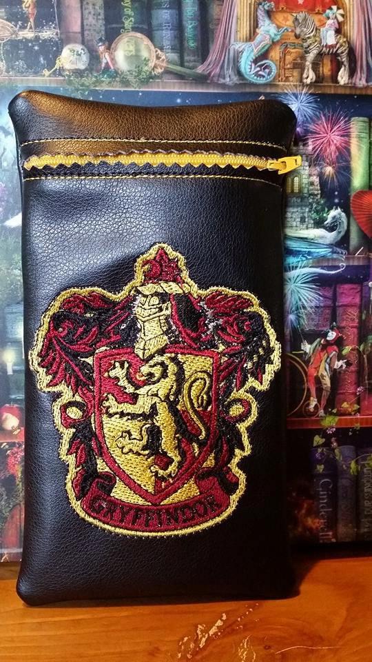 Leather case Gryffindor emblem embroidery design