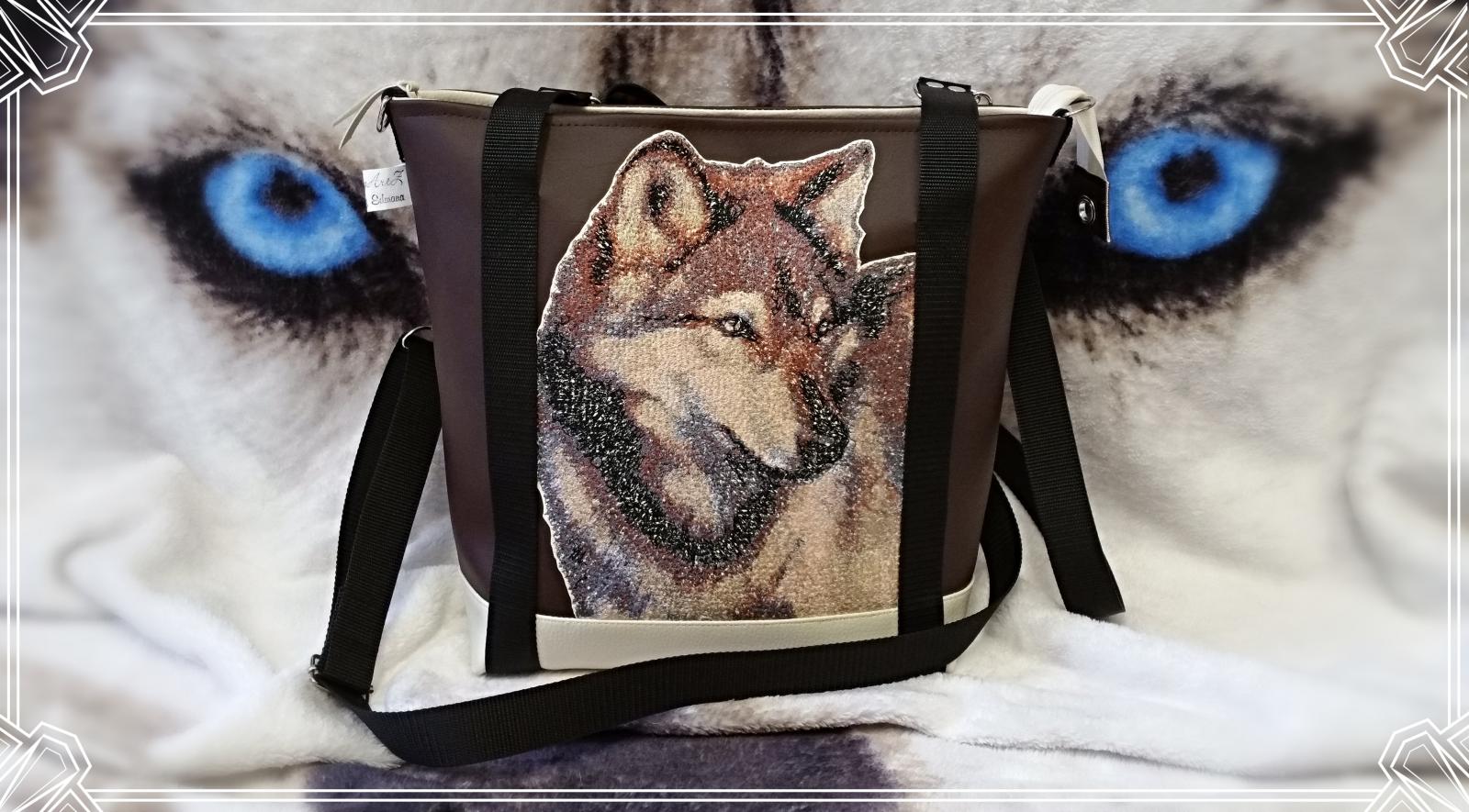 Embroidered bag with wolf photo stitch embroidery
