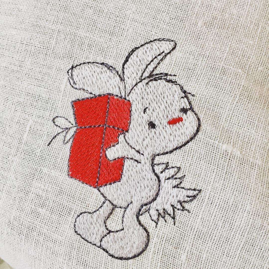 Little rabbit with Christmas gift embroidery design