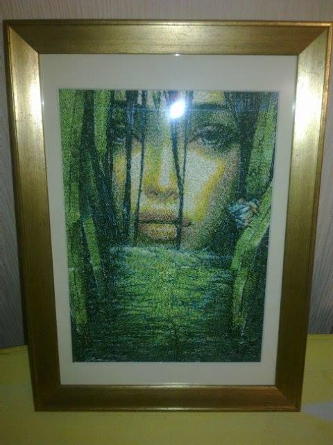 Framed photo stitch woman free embroidery design