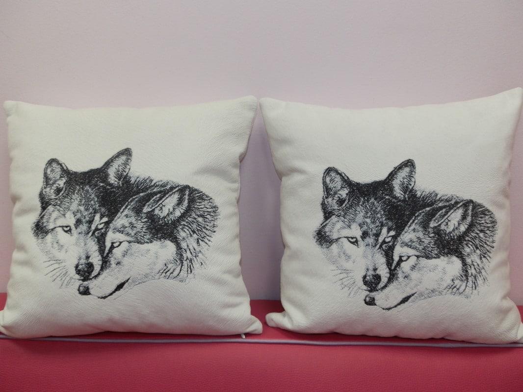 Two cushion with two wolfs photo stitch free embroidery design