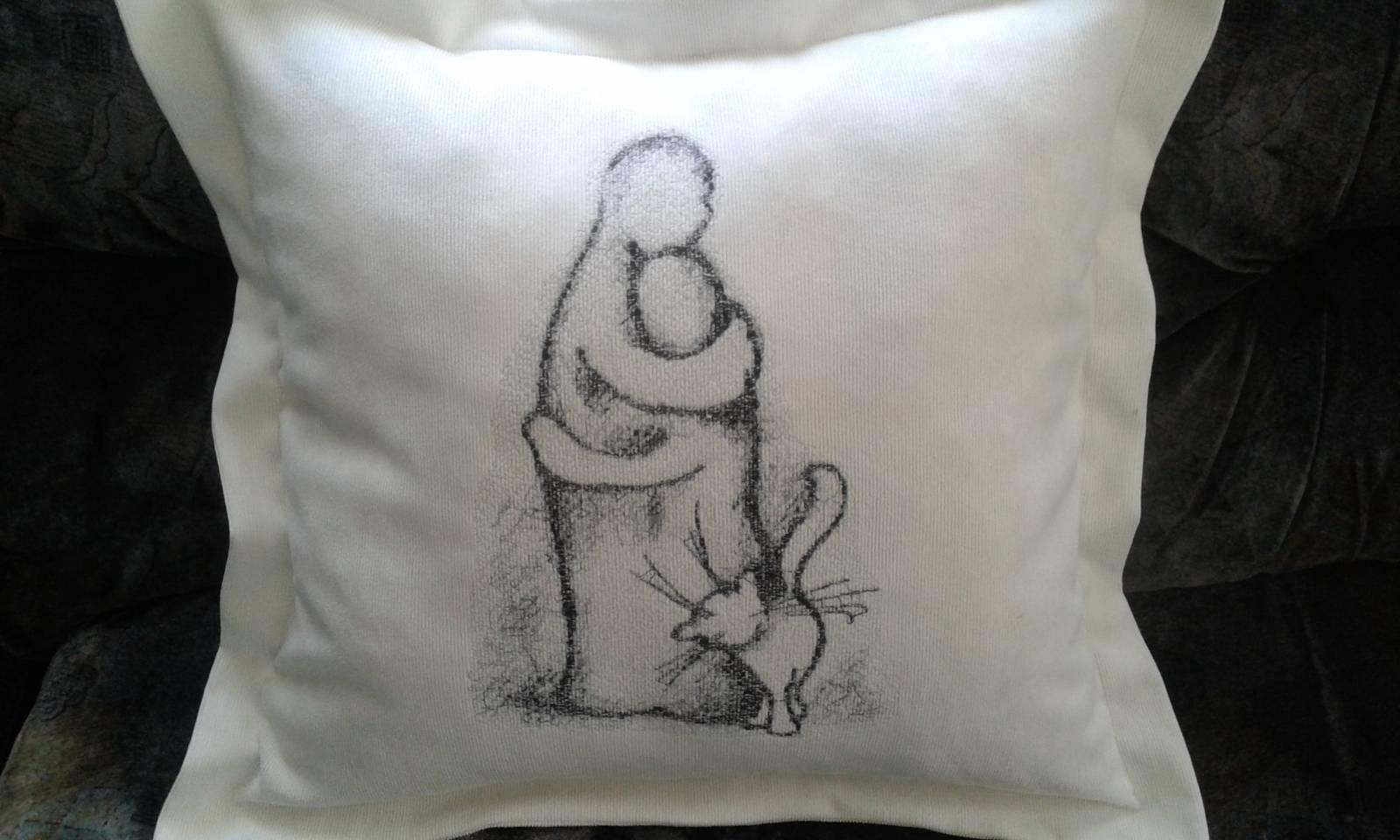 Cushion with family photo stitch free embroidery design