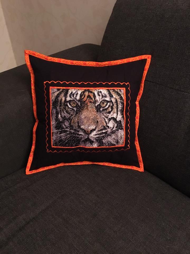 Cushion with tiger photo stitch free embroidery design