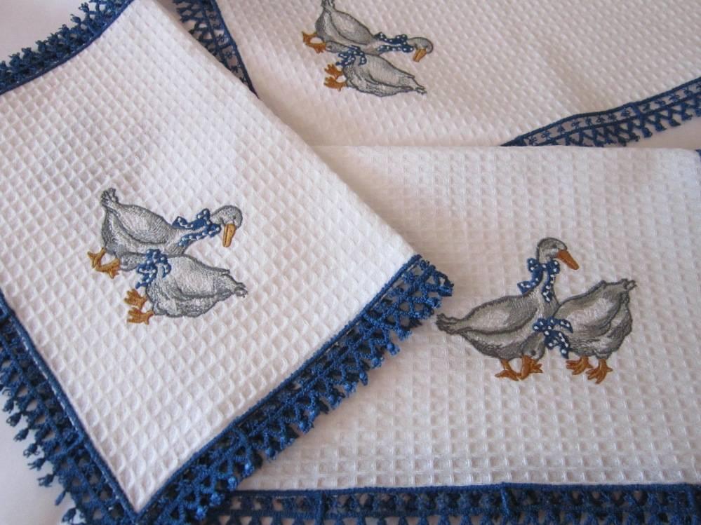 Serviettes with gooses free embroidery