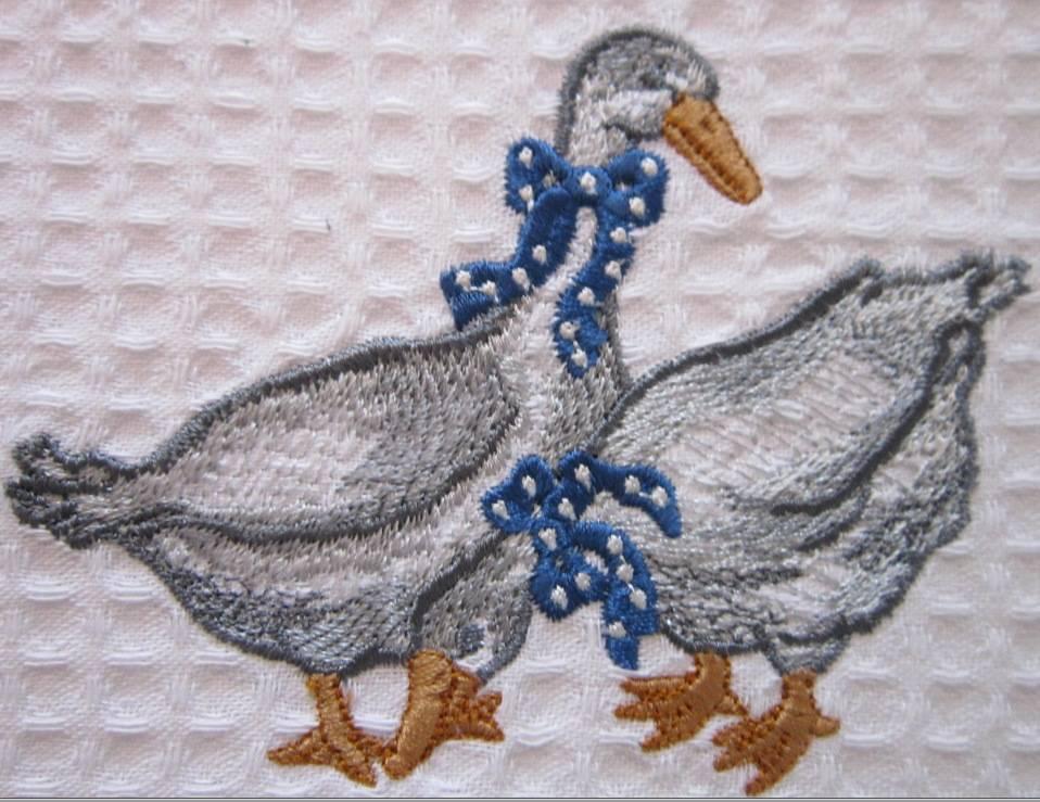 Two gooses free embroidery