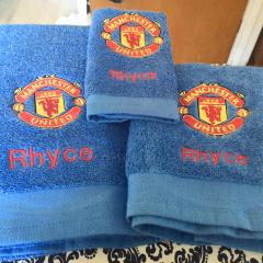 Towels with Manchester United Football Club logo machine embroidery design
