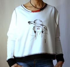 Embroidered shirt with woman relax free design