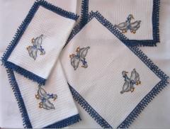 Kitchen serviettes with free embroidery