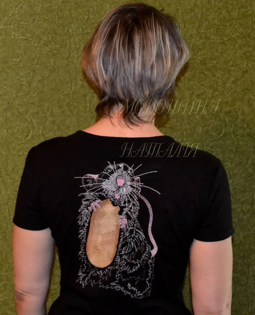 T-shirt with Rat free embroidery design