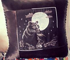 Cushion with panther in the night free machine embroidery design
