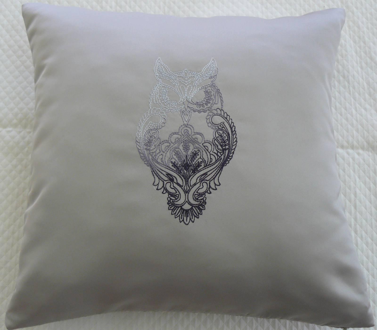 Decorative pillow with embroidered owl machine embroidery design