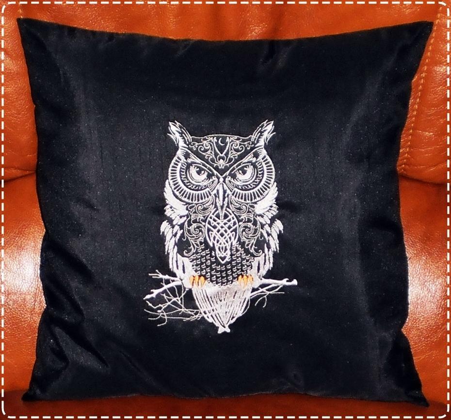 Owl on the pillow machine embroidery design
