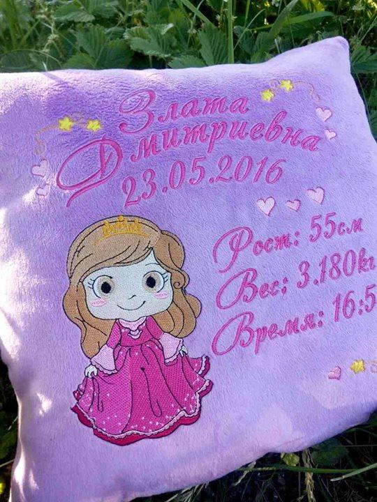 Cushion with little princess embroidery design