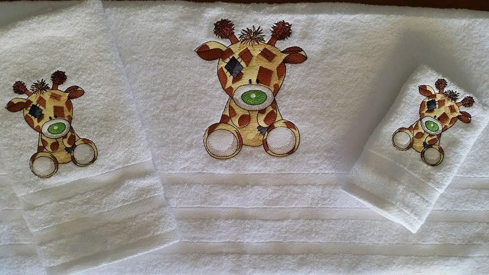 Set of towels with Twiggy Giraffe design
