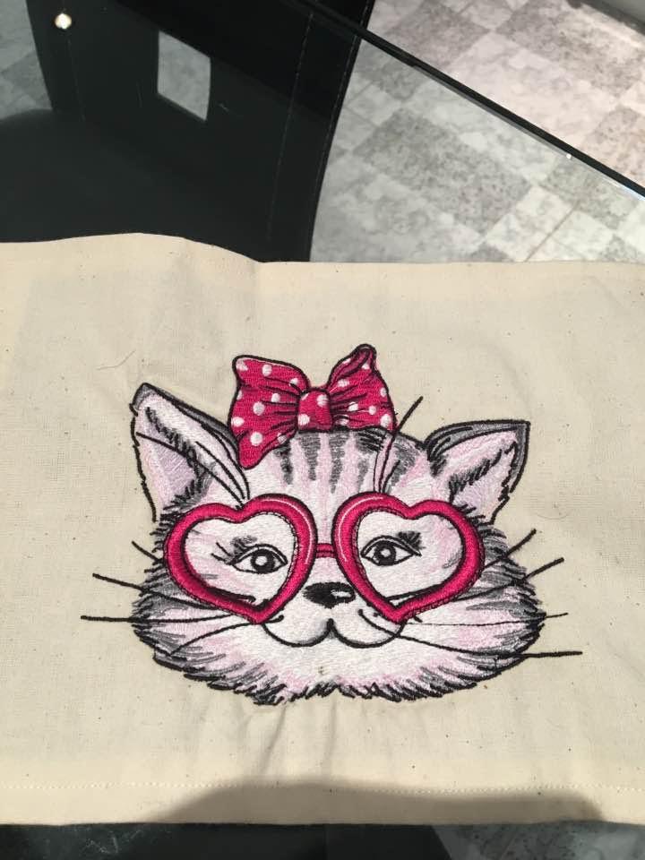 Stylish kitten machine embroidery design