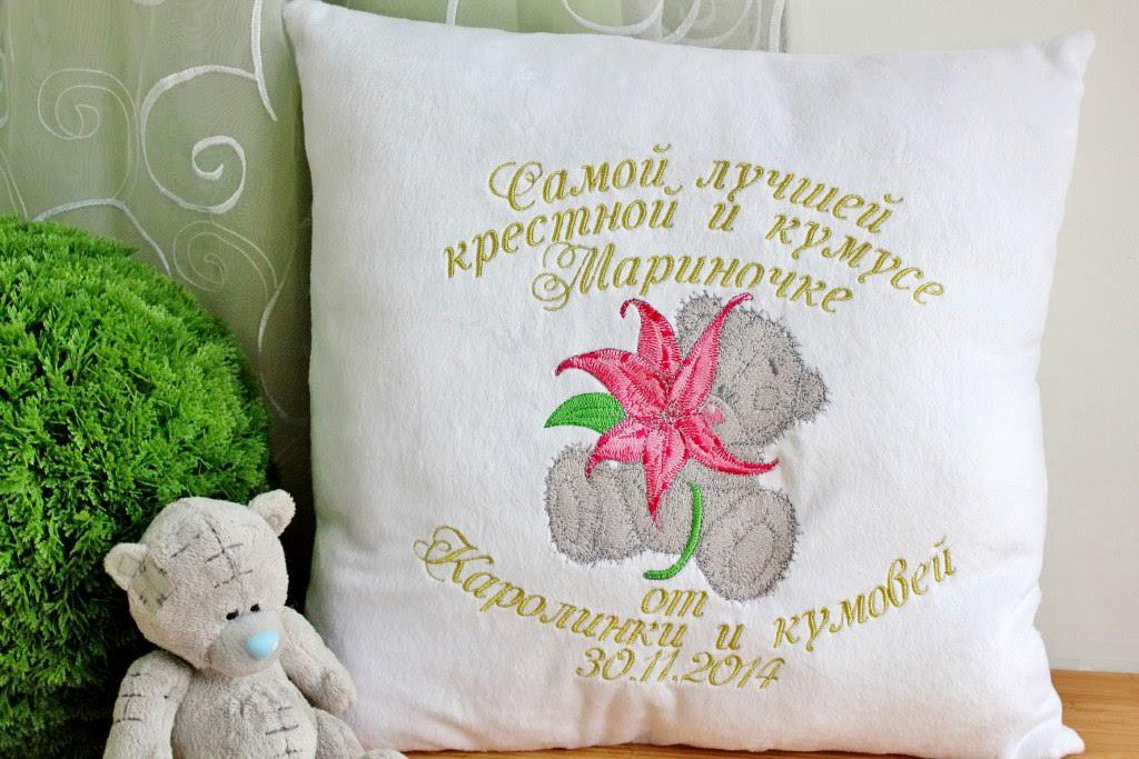 Cushion with teddy bear lily embroidery design
