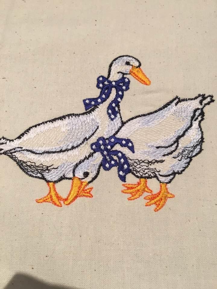 Two ducks free embroidery design