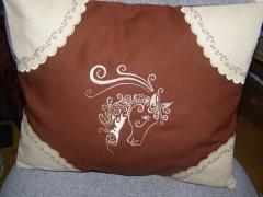 Embroidered pillow with horse head free design