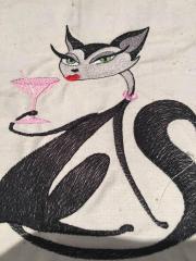 Glamour Kitty relax free machine embroidery design