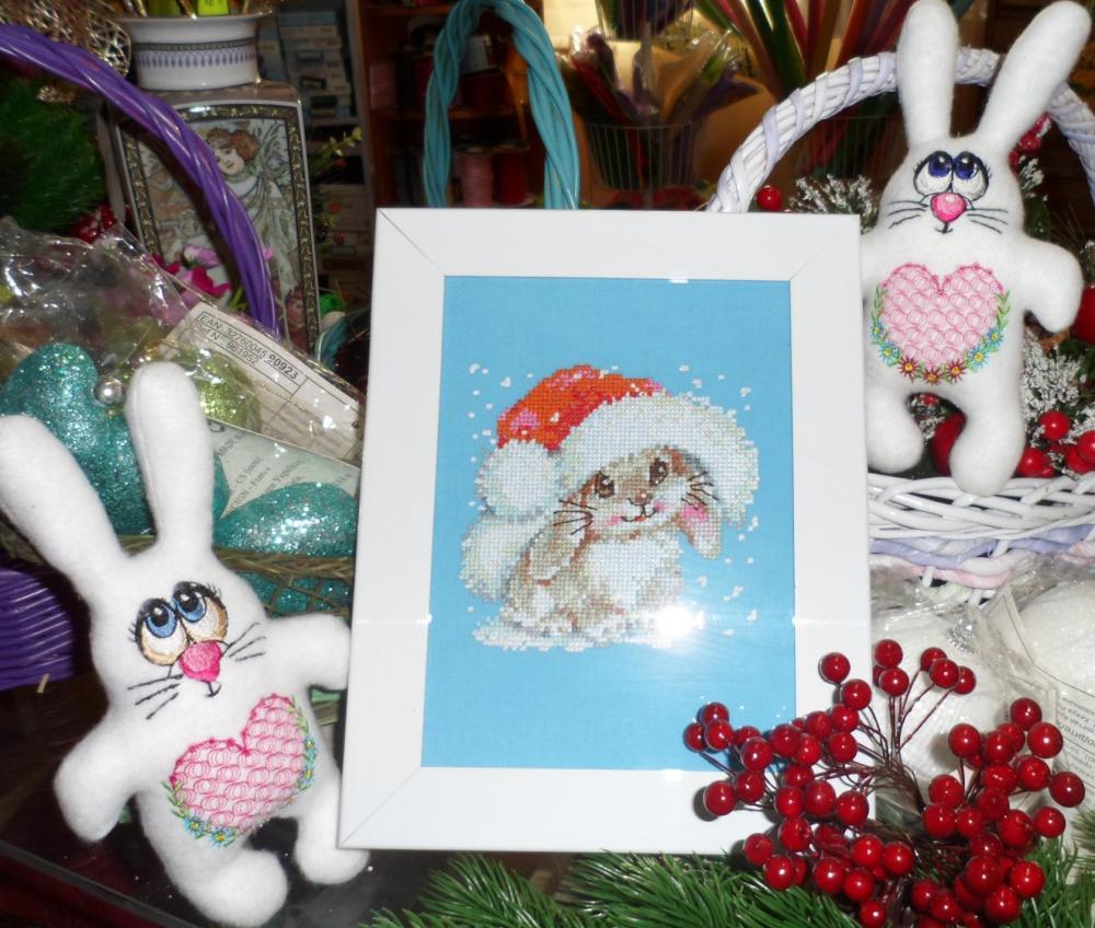Framed Christmas bunny free embroidery design