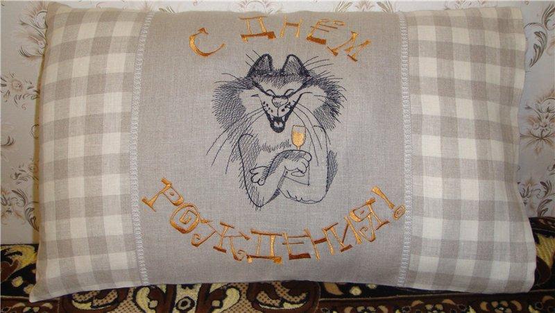 sofa cushion with Cat with a glass of wine machine embroidery design