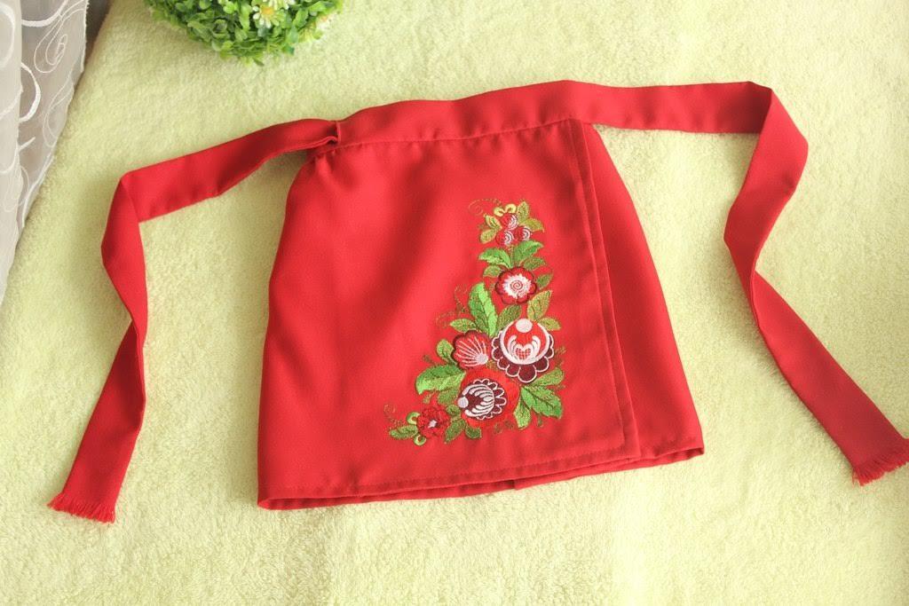 Embroidered apron with flowers design