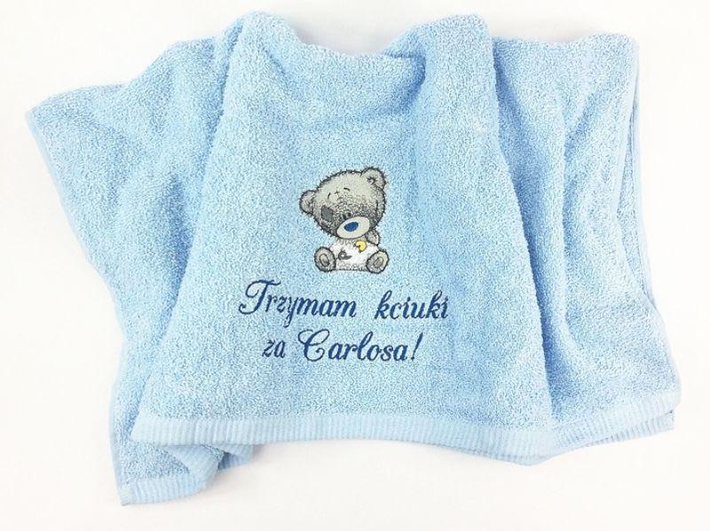 Embroidered towel with Teddy bear and pin design