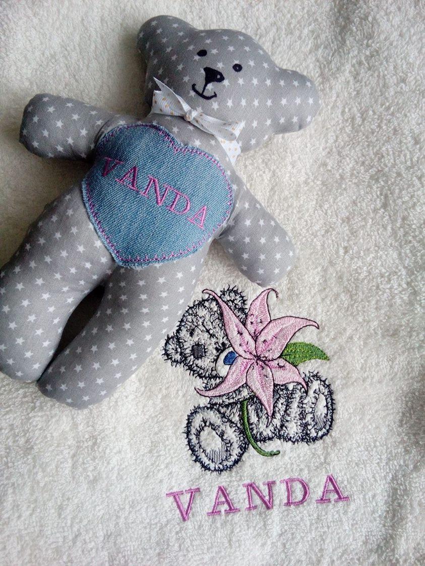 Embroidered towel with Teddy Bear and flower design