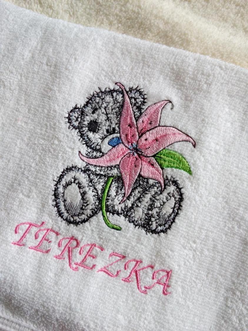 Embroidered towel with Teddy Bear and lily