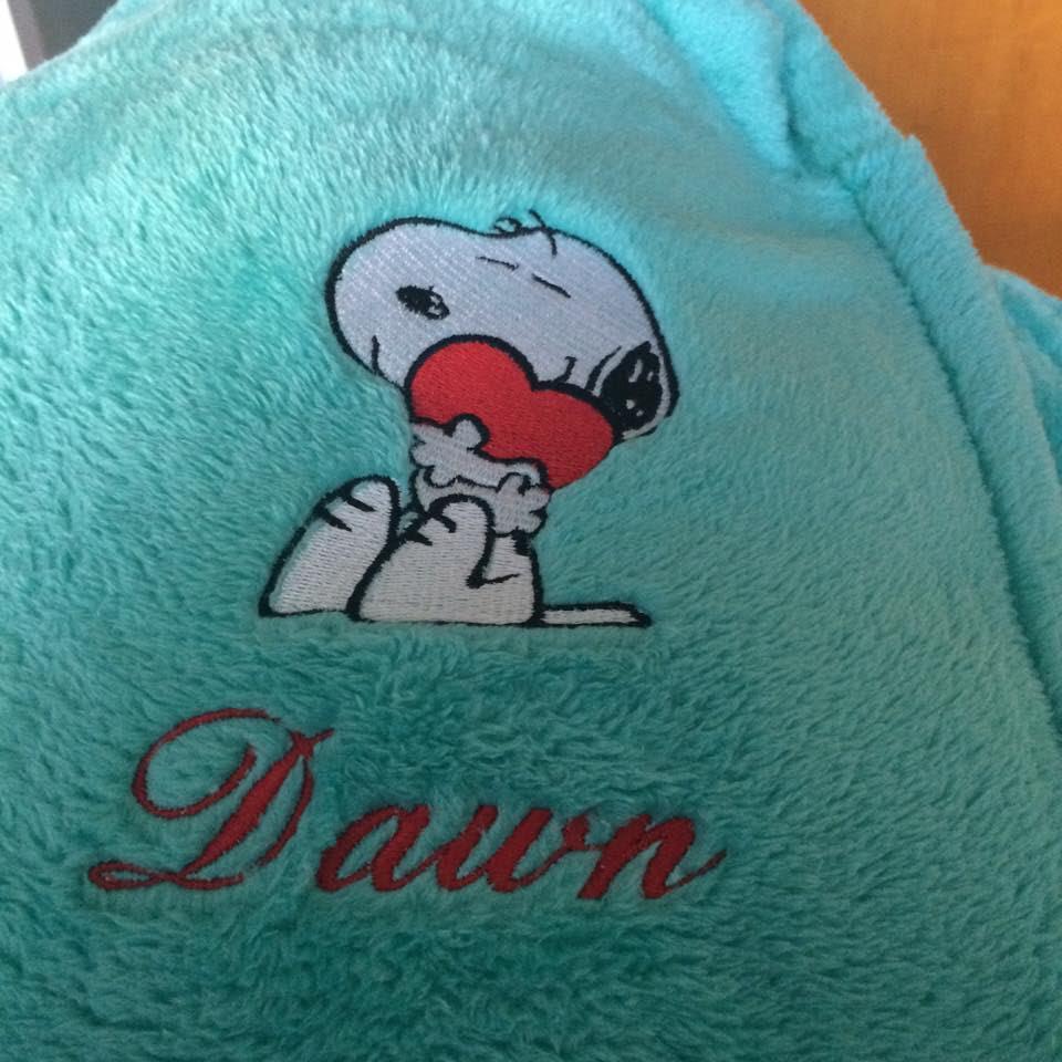 Snoopy with heart embroidery design