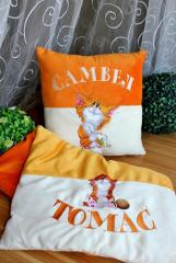 Embroidered cushions with funny cats designs