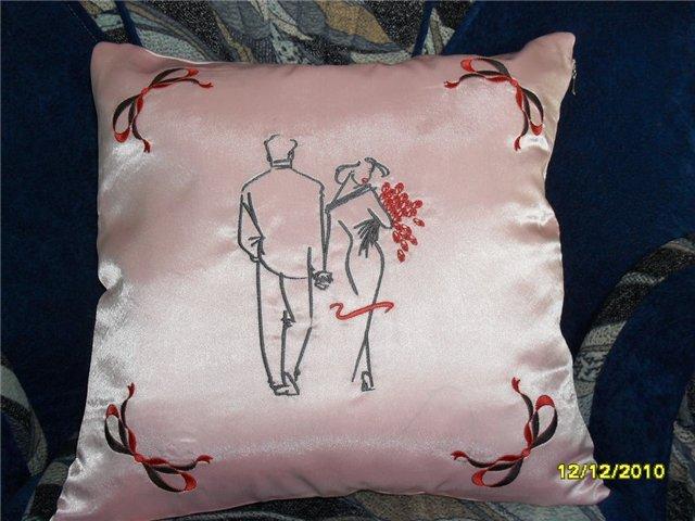 Decorative pillow with embroidered pair machine embroidery design