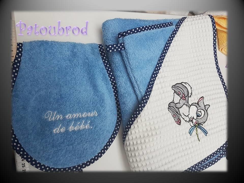 Set of bath accessories with embroidered bunny design