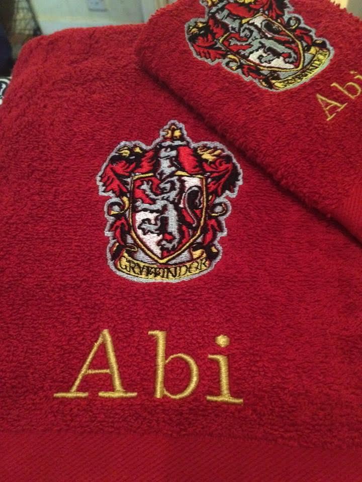 Embroidered towel with Gryffindor emblem design