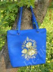 Bag with Expressive Bouquet Embroidery Design: Timeless Accessory