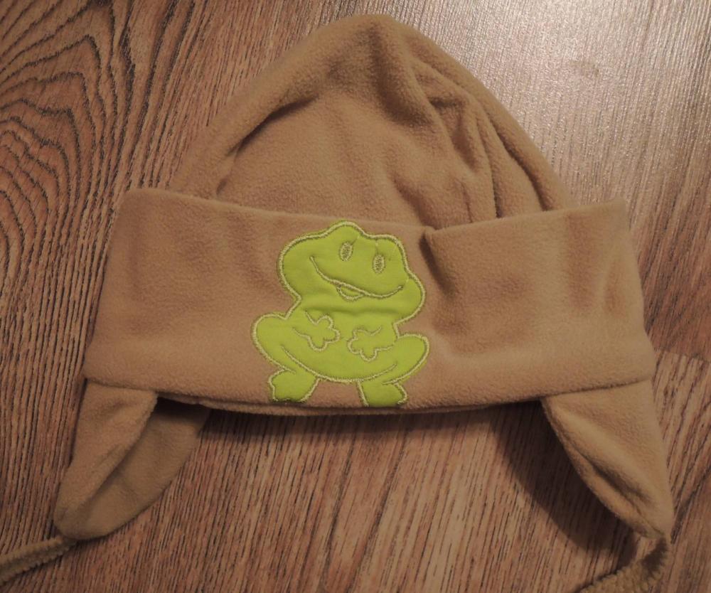 Winter hat with frog applique free embroidery design