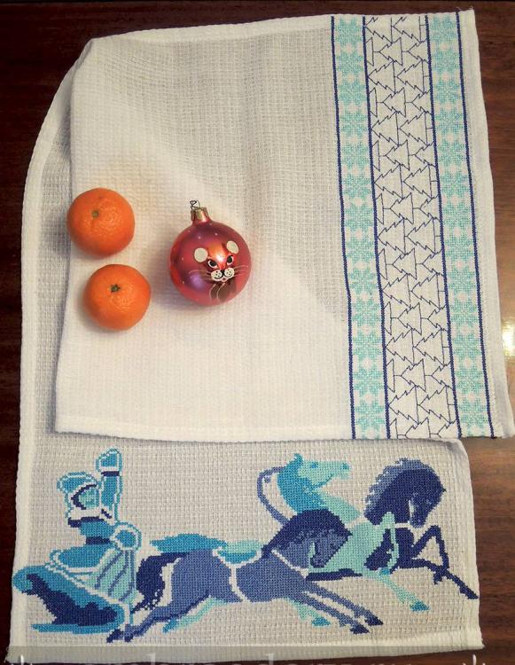 Christmas napkin with winter walk free embroidery design