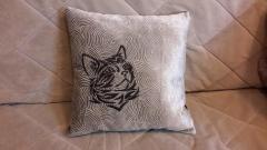 Embroidered cushion with portrait of cat design
