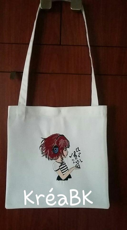 Charm of Musical Bag: A Perfect Accessory for the Melody-Loving Girl