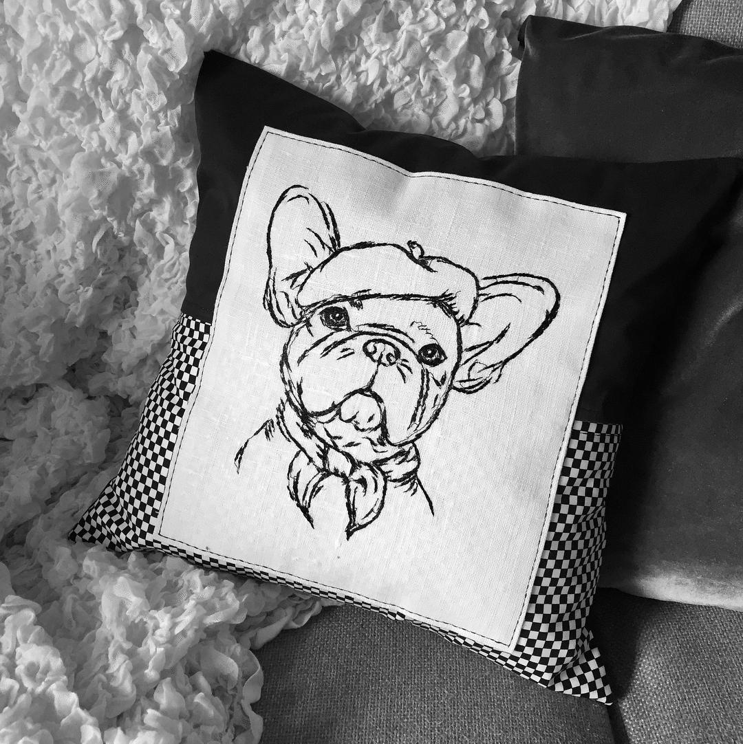 Embroidered cushion with stylish bulldog free design