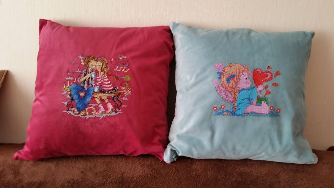 Embroidered cushions child and couple free design