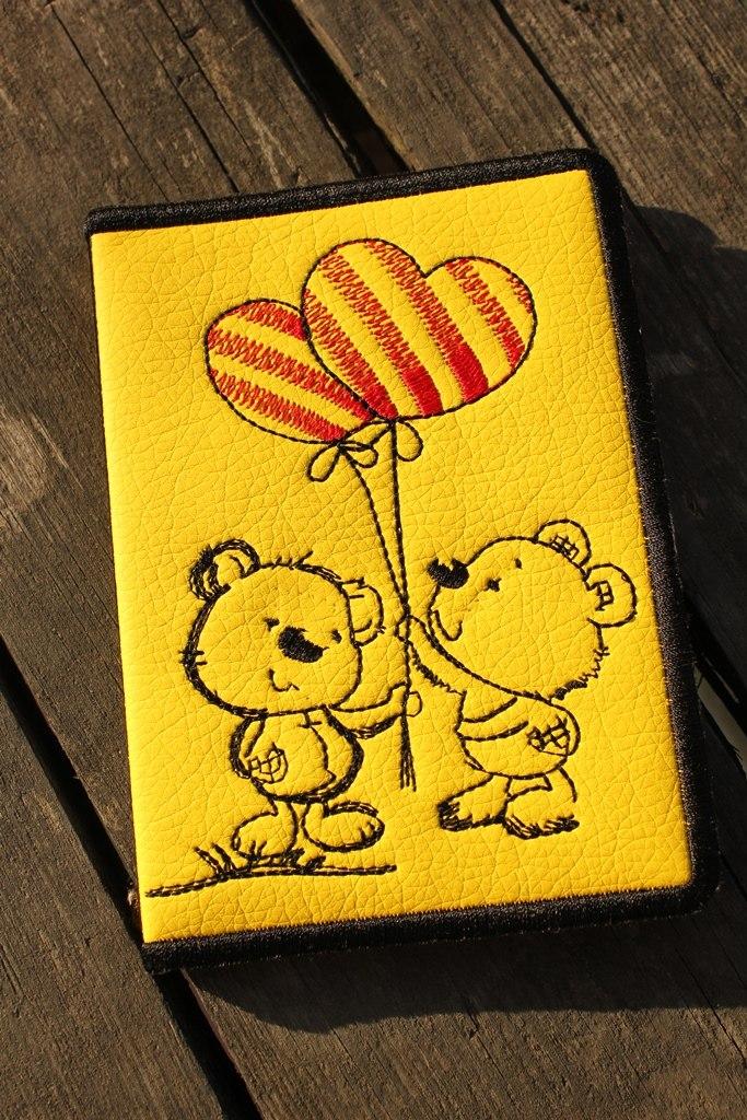 Embroidered document cover with bears with balloons design