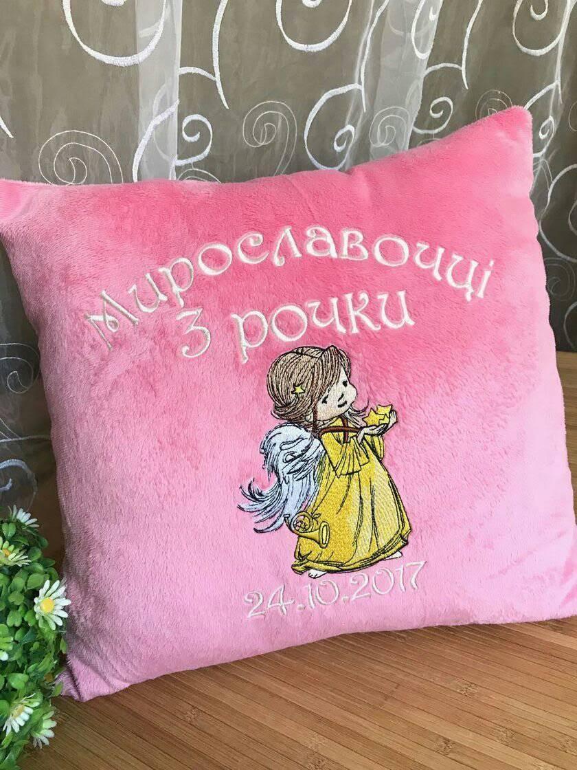 Embroidered pillow with Little angel design