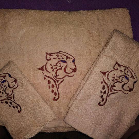 Embroidered towels with Spotted leopard design