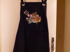 Embroidered apron with Paris pictures design