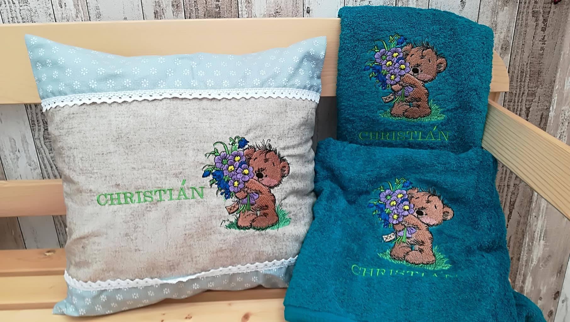 Embroidered set with Teddy bear and bouquet design