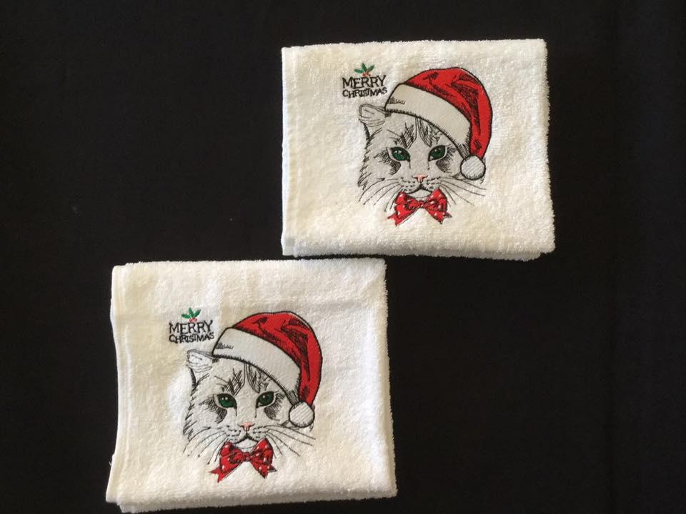 Embroidered towels with Christmas cat design