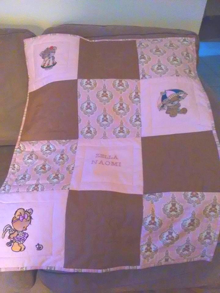 Embroidered blanket with Teddy bears designs