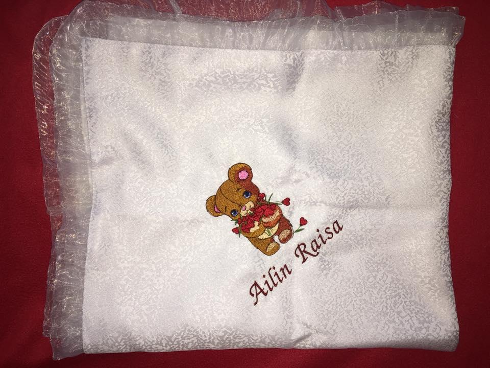 Embroidered napkin with Shy Teddy bear design